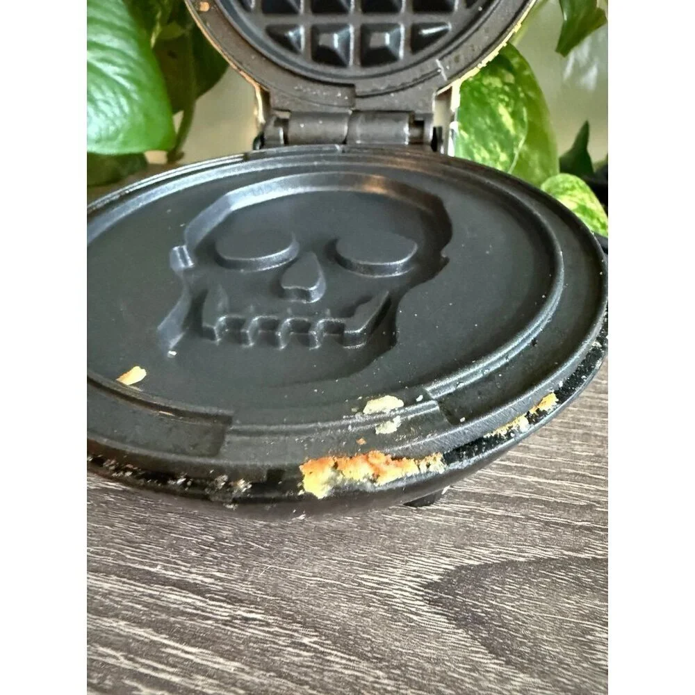 DASH mini skull waffle maker